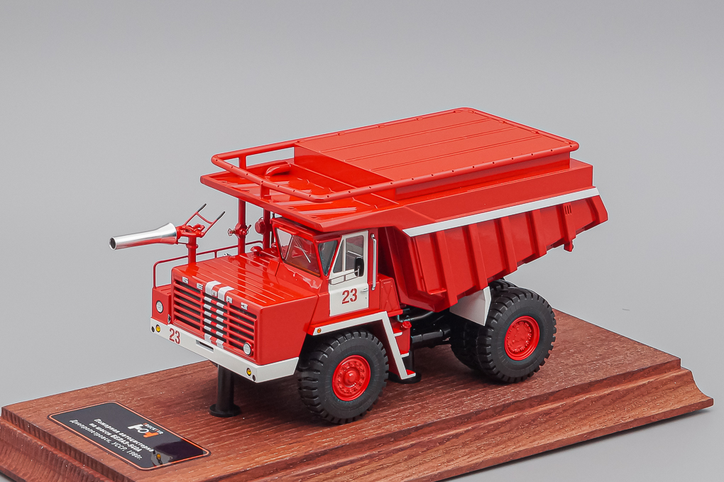 1:43 Пожарная автоцистерна на шасси БЕЛАZ-540А, красный - HRM001
