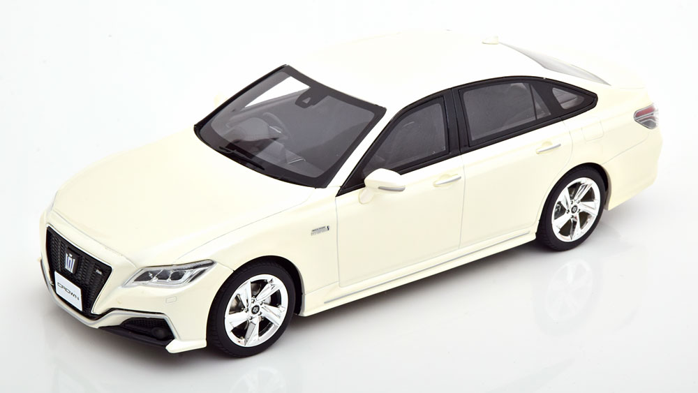 1:18 TOYOTA Crown 3.5 RS Advance, white - KSR18042W