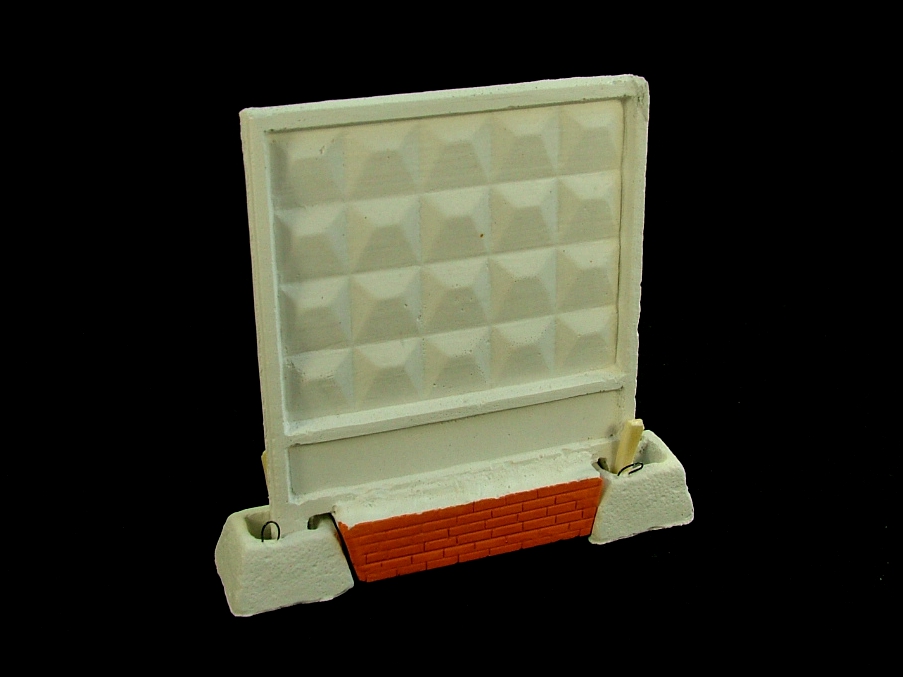 1:43 Секция забора ПО-1 с основаниями и кирпичной закладкой - SMU027