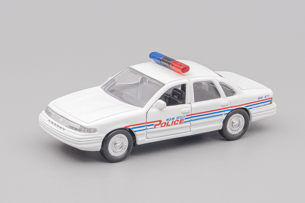1:43 (Б/У) FORD Crown Victoria (1992) Miami Beach Florida Police 1998, white - RC056