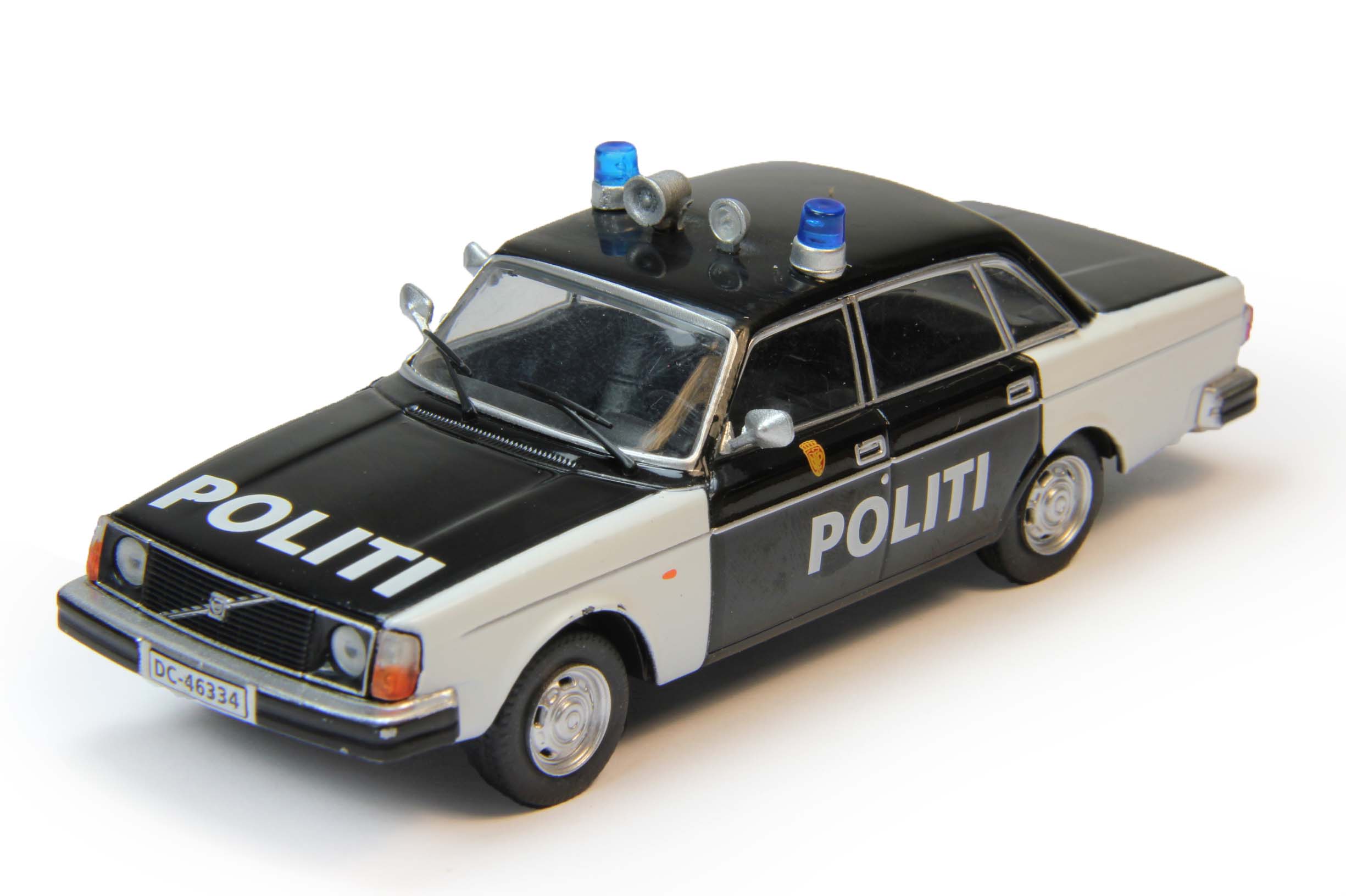 1:43 VOLVO 244 Полиция Норвегии, Полицейские Машины Мира 73, черно-белый - PCW073