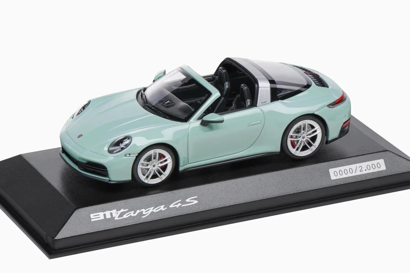 1:43 PORSCHE 911 992-2 Targa 4S Cabriolet Open (2024), shade green metallic - WAP0201700STRG
