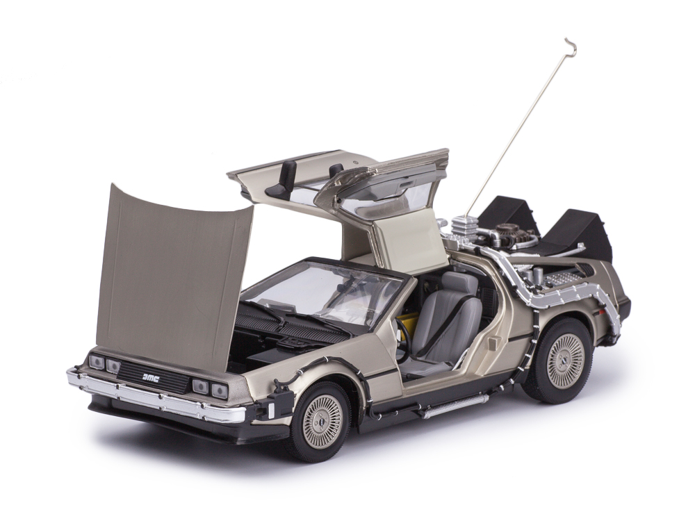 1:18 DeLorean DMC-12 1983 из Назад в Будущее I - 2711F
