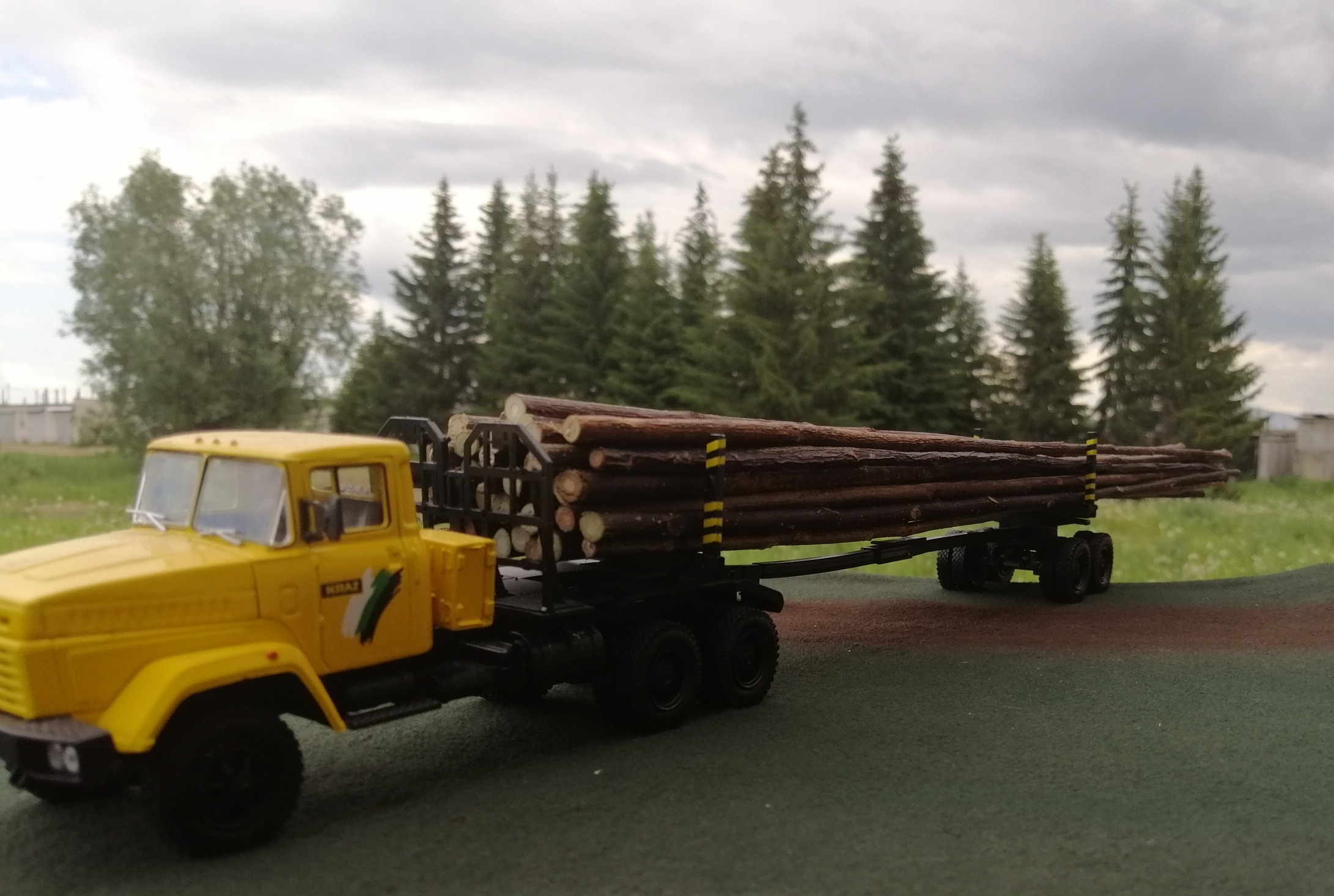 1:43 Груз в кузов Хлысты для лесовозов (АИСТ, НАП) - GRUZ016