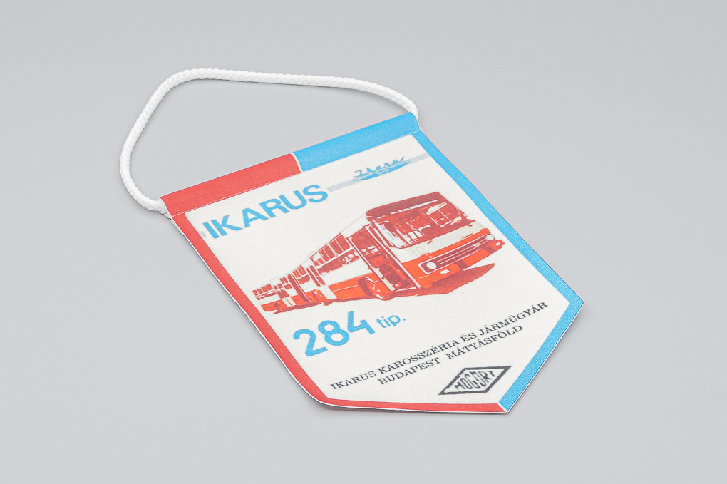 Вымпел IKARUS-284 -- 'Городской сочленённый автобус с пониженным уровнем пола' - DES-062