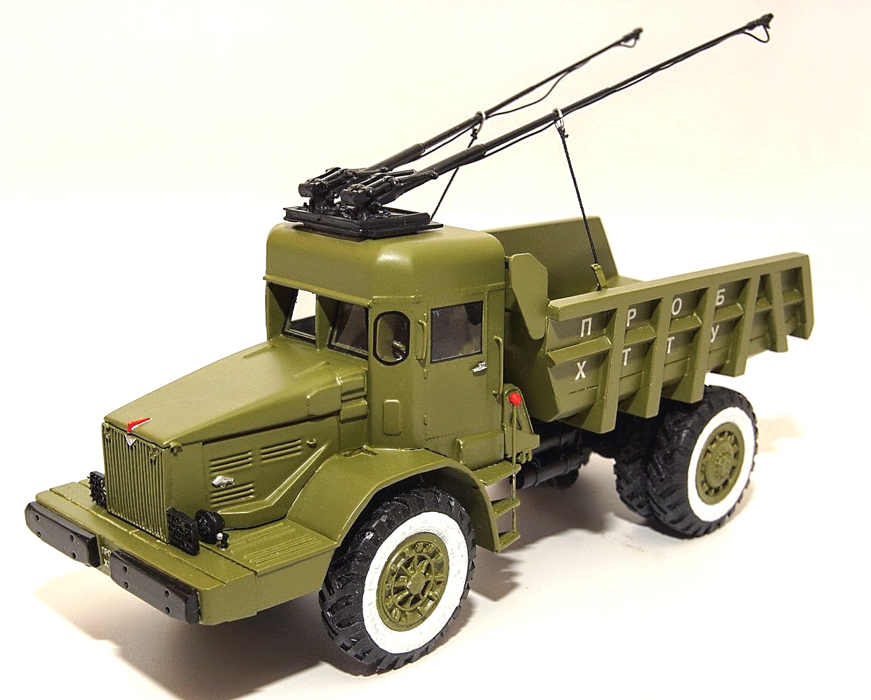 1:43 Сборная модель Самосвал-троллейвоз МАЗ-525 ХТТУ (1954) - DNK136