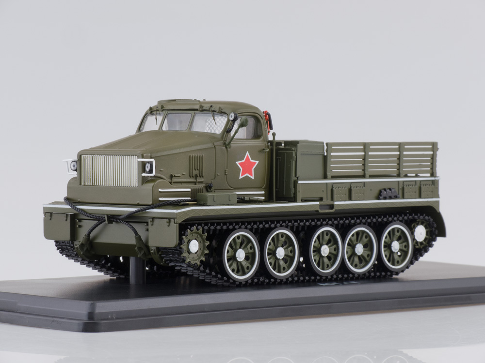 1:43 Тяжелый артиллерийский тягач АТ-Т, парадный - SSM3018