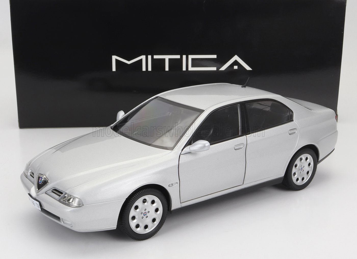 1:18 ALFA ROMEO 166 2.0 V6 Tb (1998) – Black Interior, Silver - 200035-D