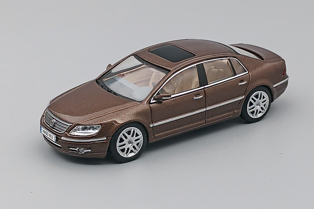 1:64 VOLKSWAGEN Phaeton (Typ 3D), brown - KS-046-308