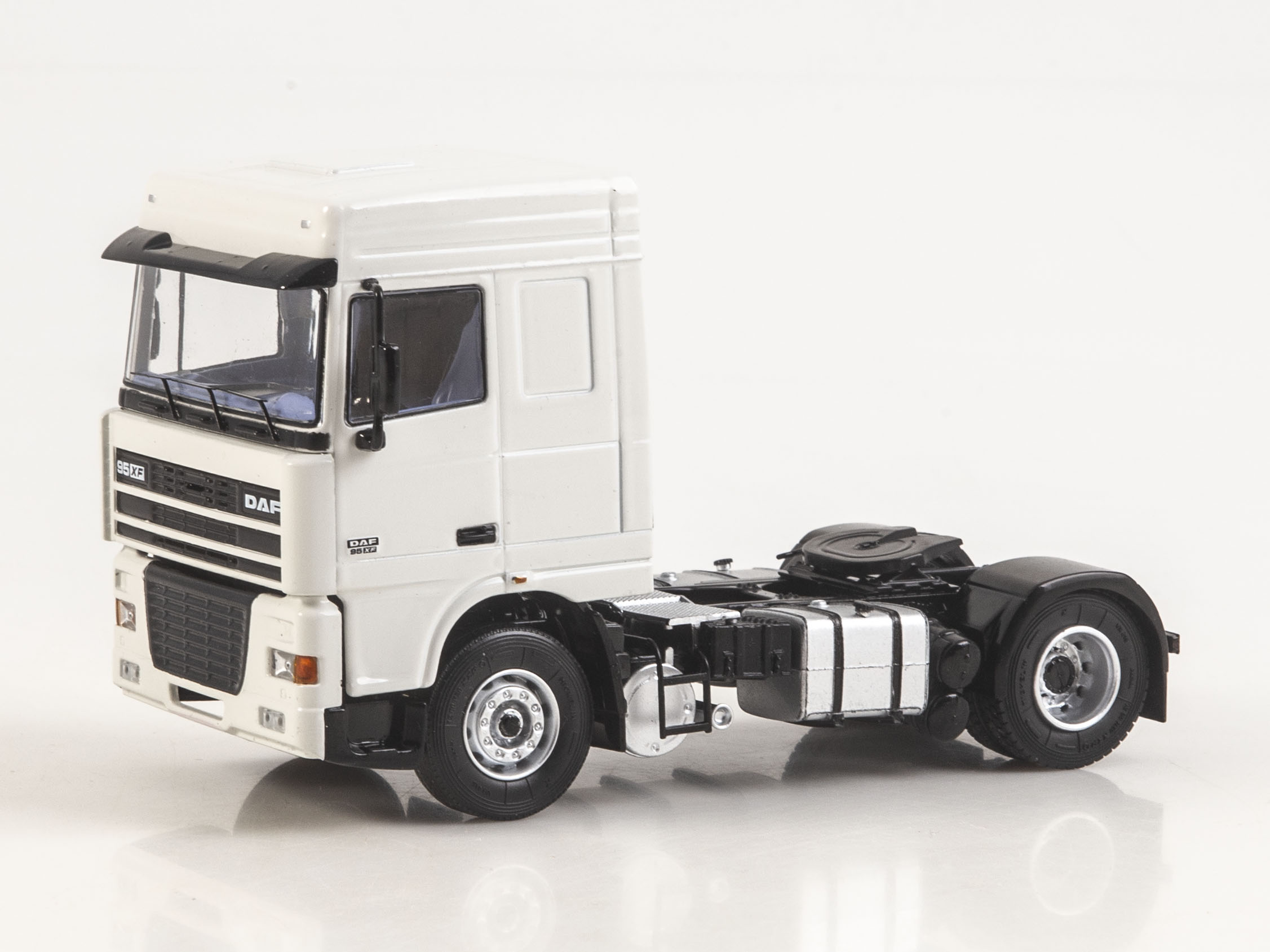 1:43 DAF 95XF 430, white - SSM1648