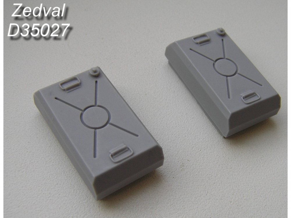 1:35 Наружные топливные баки раннего типа для конверсии моделей T-55 - D35027