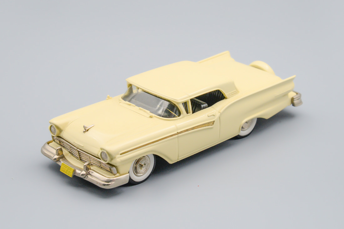 1:43 FORD Fairline Skyliner (1957), beige - BRK.35