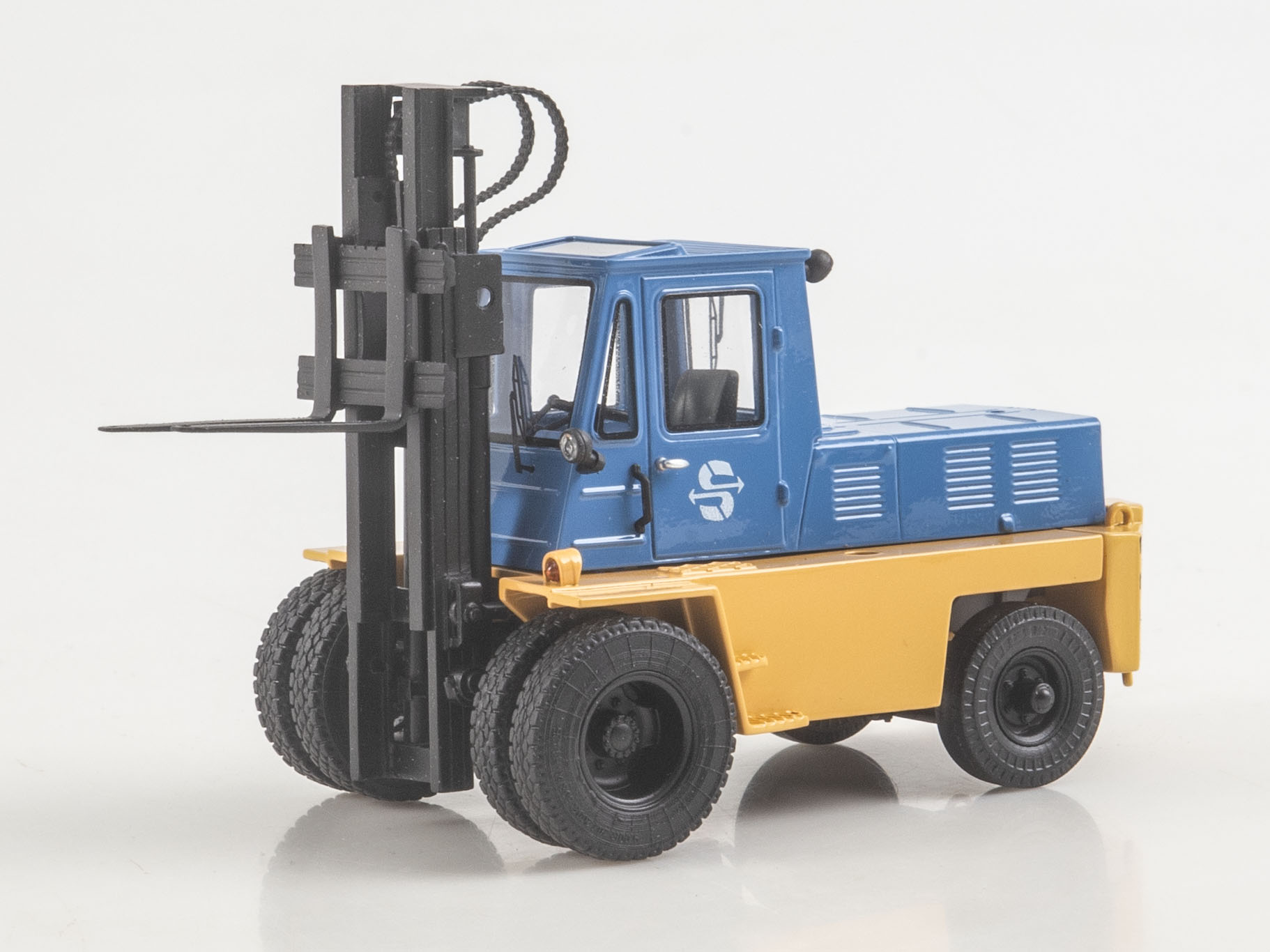 1:43 Львовский автопогрузчик АП-4014 (перевыпуск), жёлто-голубой - 0039MP-2