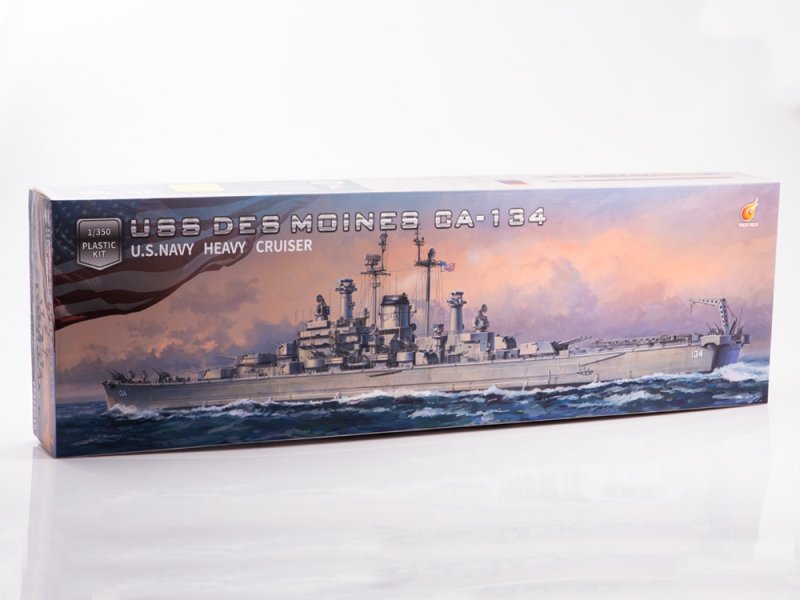 1:350 Сборная модель USS Des Moines CA-134 - VF350918