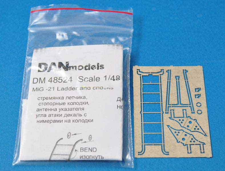 1:48 МиГ-21 стремянка летчика, колодки, антенны - DM48524