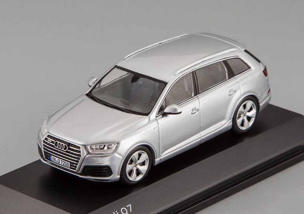1:43 AUDI Q7 (2015), silver - 5011407613