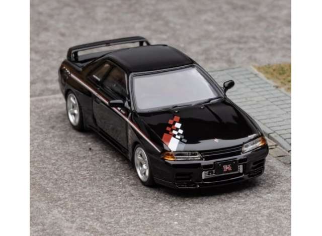1:64 Nissan GTR-R32 with opening hood, black - FH007