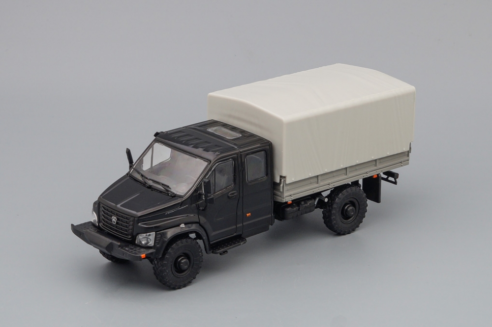 1:43 ГАЗон C42A33 бортовой (с тентом), черный / серый - H2451t