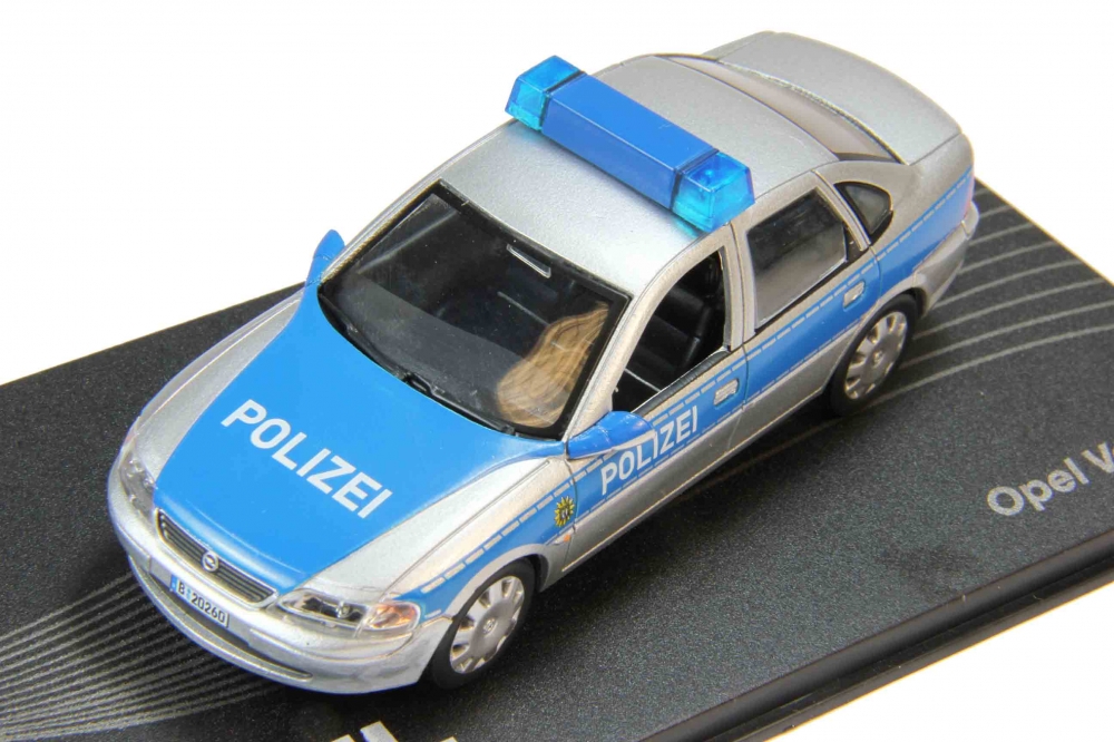 1:43 OPEL Vectra B Polizei (1995-2002), silver / blue - OP91