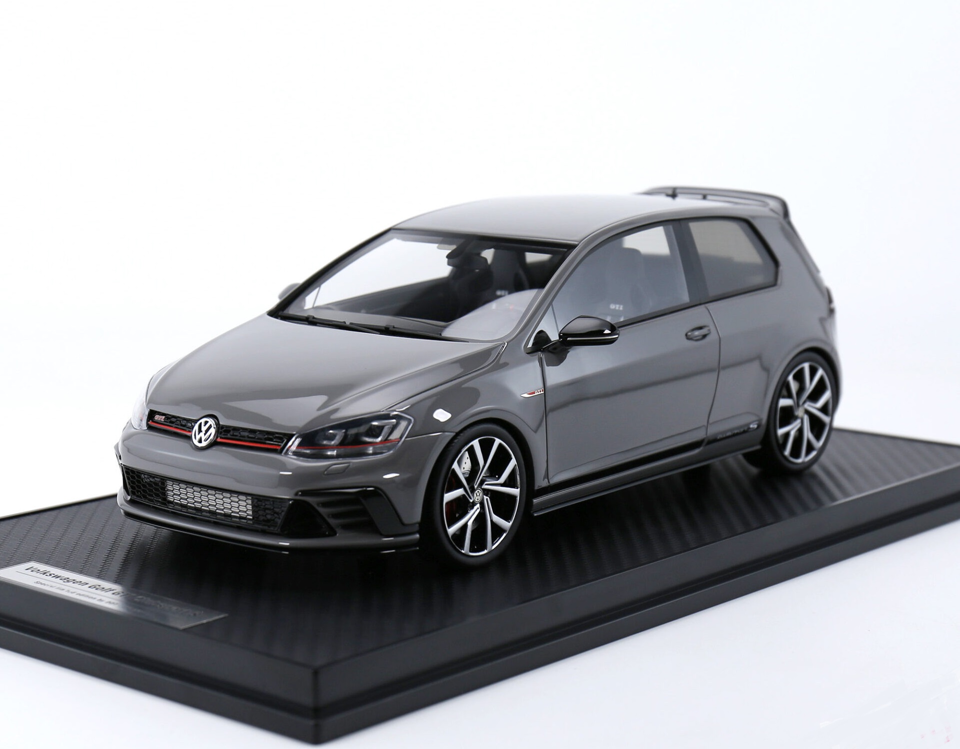1:18 VOLKSWAGEN Golf VII GTI Clubsport S (2012), grey - DDT002