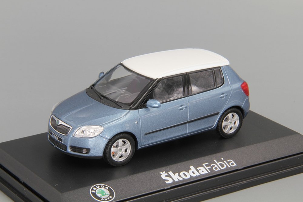 1:43 SKODA Fabia II (2007), satin gray met. with white roof - 008CEW