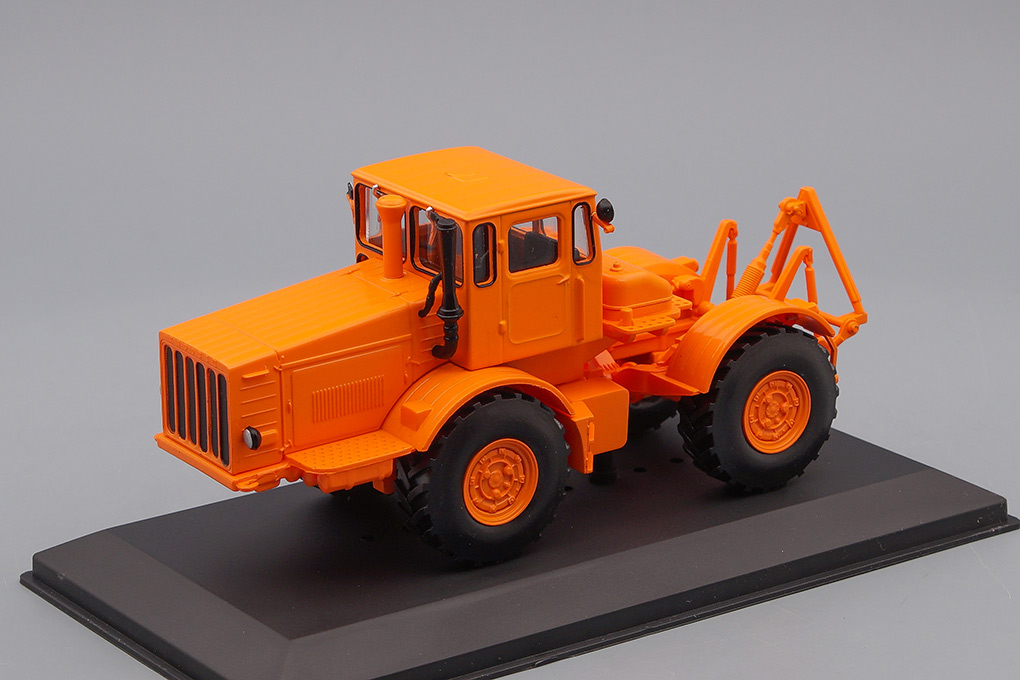 1:43 К-700 Кировец, Тракторы 120, оранжевый - TRC120-X2