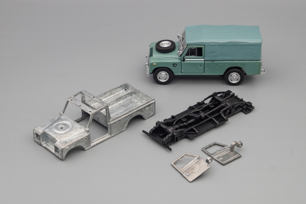 1:43 Сборная модель LAND ROVER Series 109 с тентом - 4-51742K