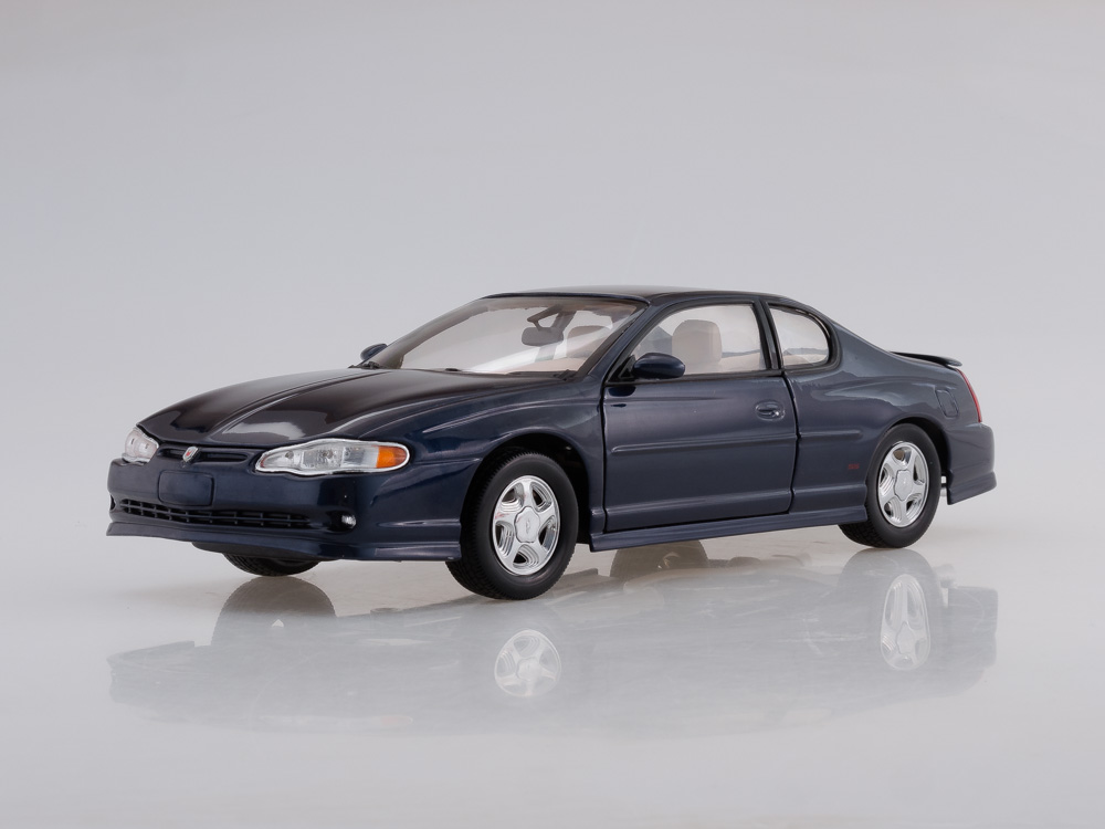 1:18 CHEVROLET Monte Carlo SS (2000), navy blue - 1986