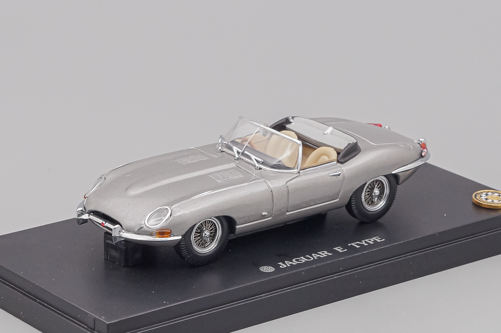 1:43 JAGUAR E-Type, grey - LOT01254