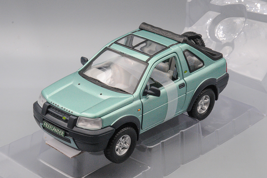 1:24 Land Rover Freelander (blue) Open - 93024-LR-BLU-O