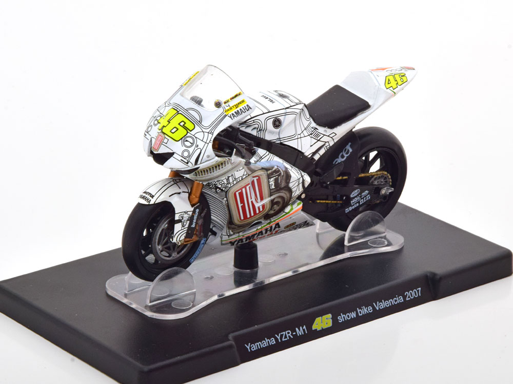 1:18 YAMAHA YZR-M1 No 46  Show Bike Valencia, Rossi (2007) - Rossi0040