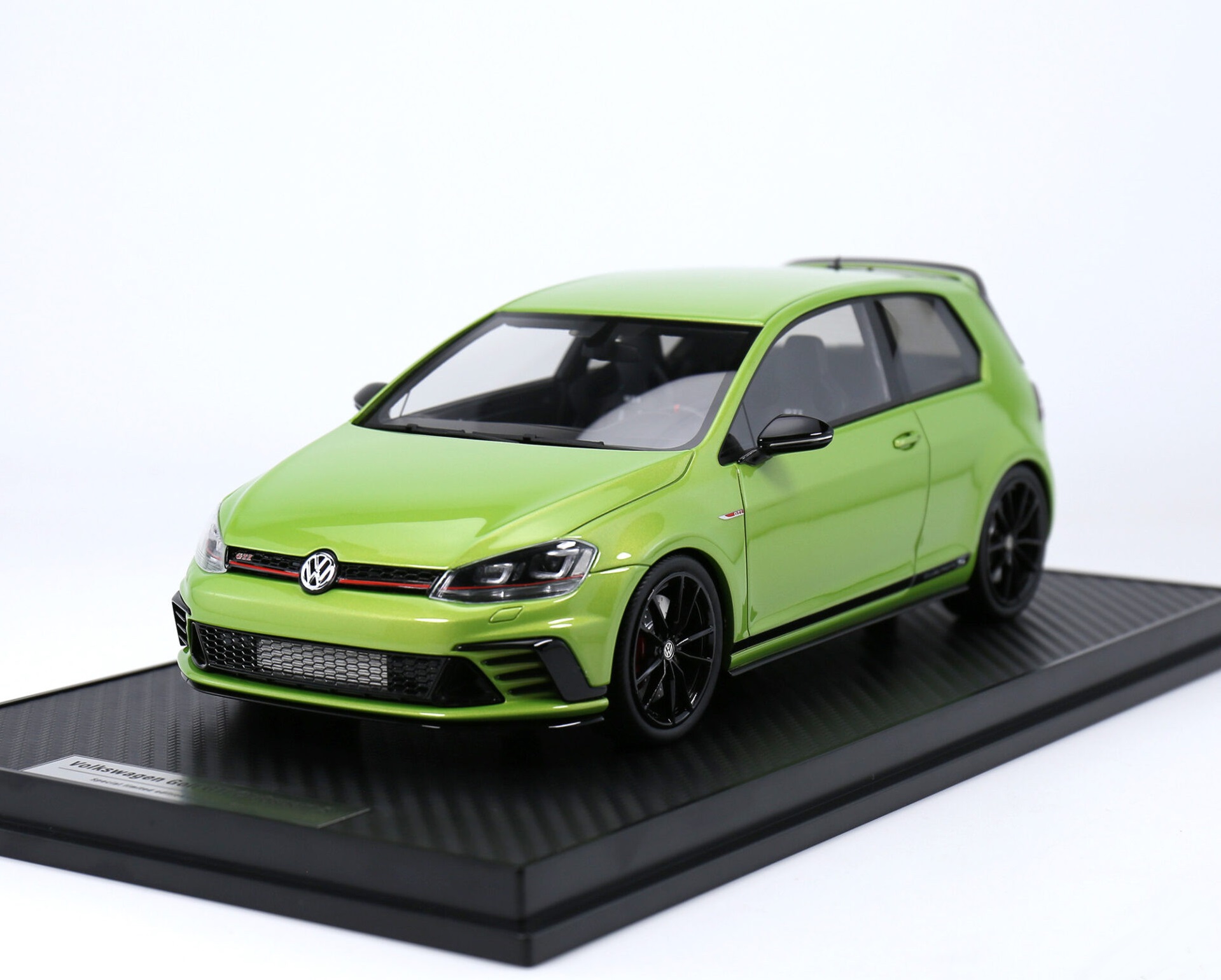 1:18 VOLKSWAGEN Golf VII GTI Clubsport S (2012), green - DDT001
