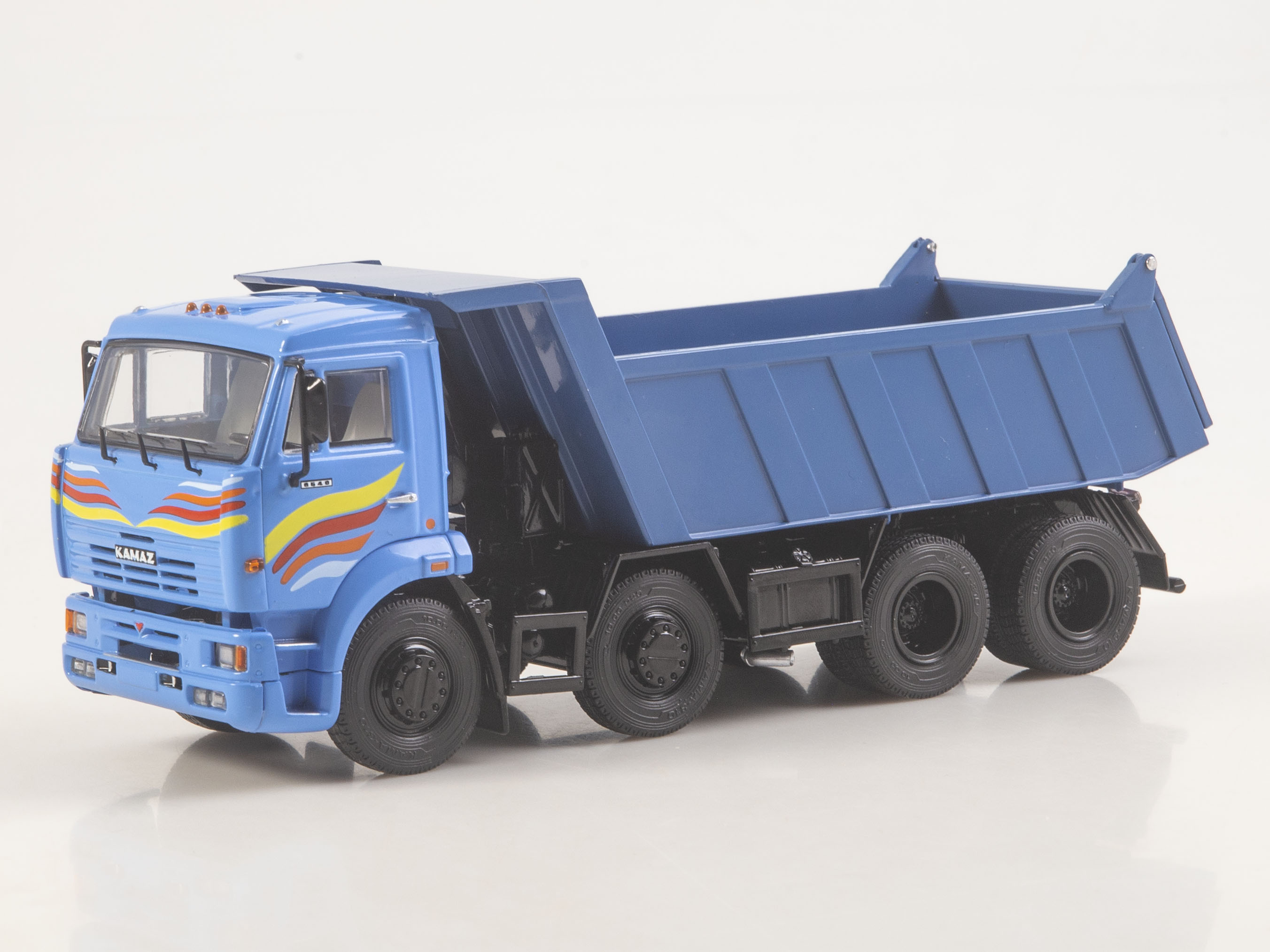 1:43 КАМАЗ 6540 самосвал, синий - SSM1664