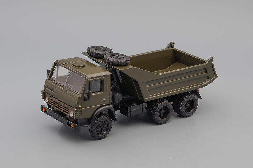 1:43 КАМАЗ 55111-01 самосвал с двумя запасками (продольные ребра), хаки - ELK-0075