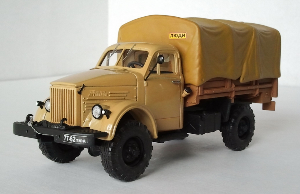 1:43 Горький 63 бортовой с тентом, гражданский - SL-037Б