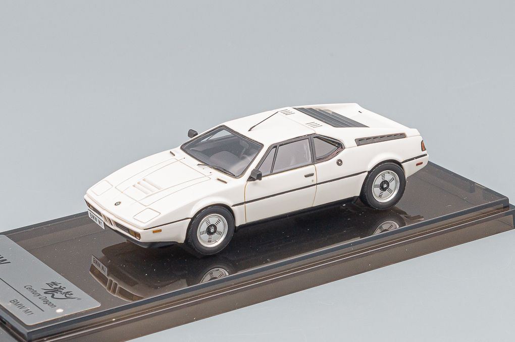 1:43 BMW M1 (white) - CDBM-1000B-X1