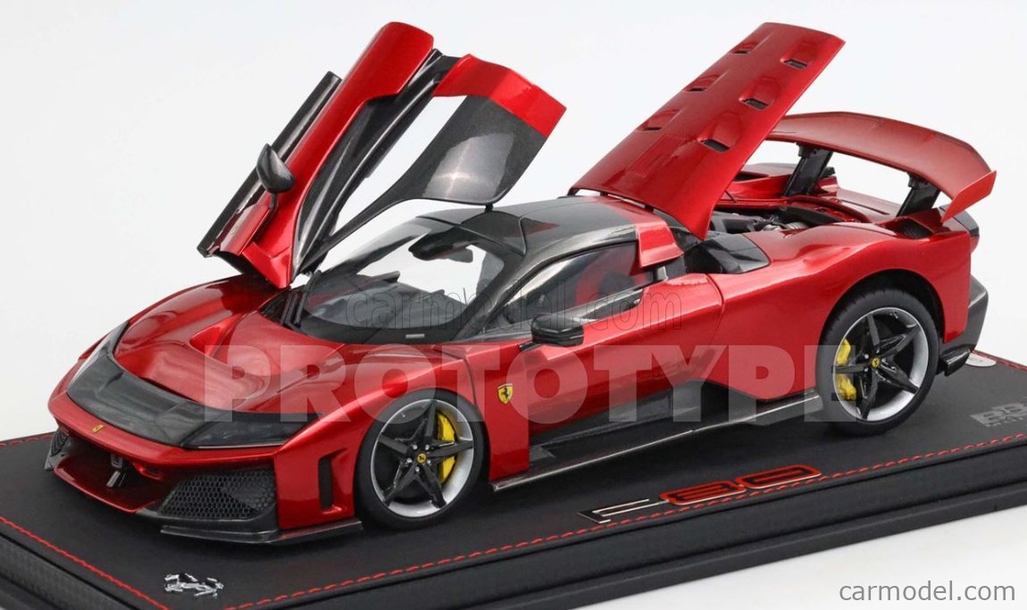 1:18 FERRARI F80 2024 - CARBON SILVER RIMS - CON VETRINA - WITH SHOWCASE - HE180054H