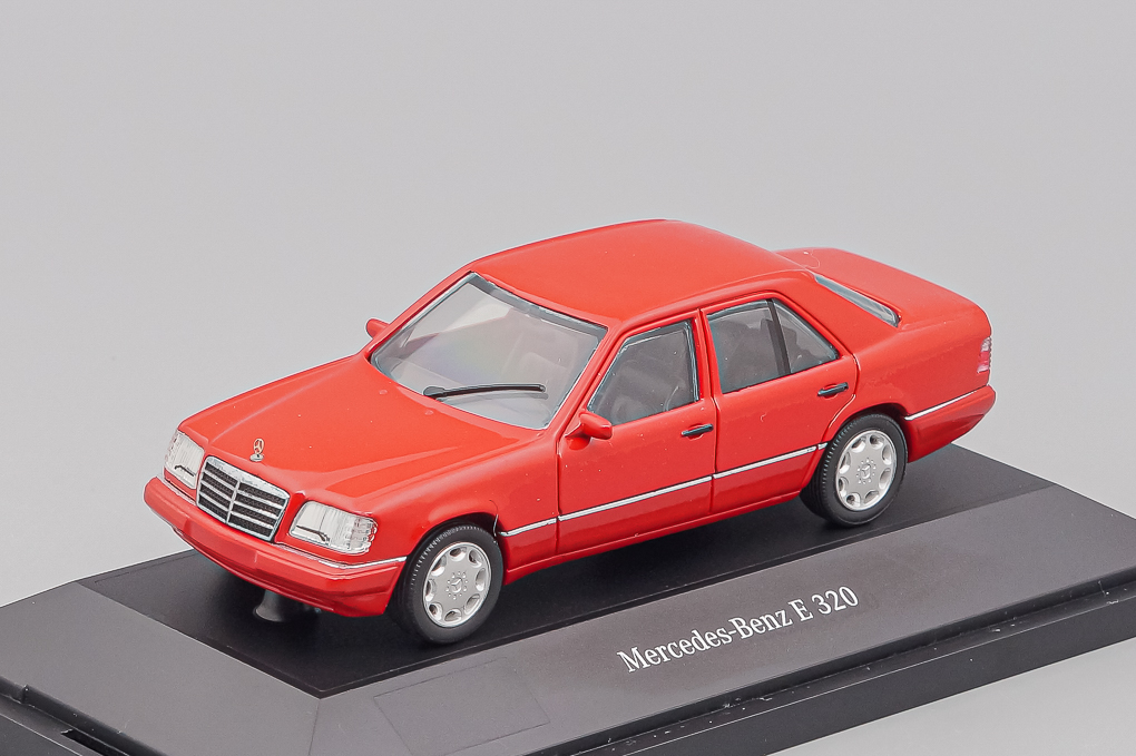 1:43 MERCEDES-BENZ E320, red - 070089-X3