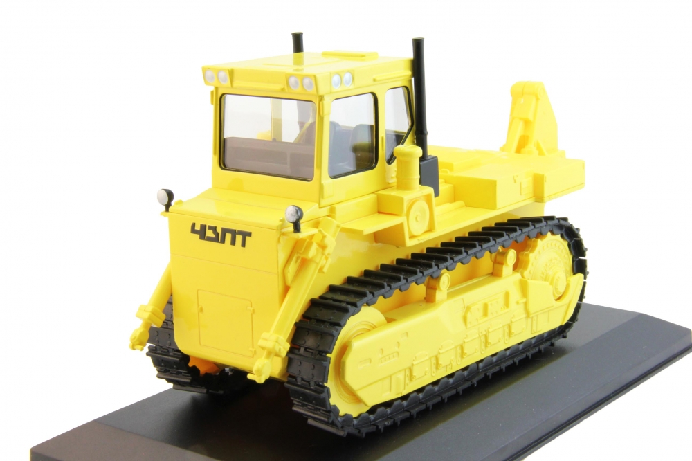 1:43 Т-330, Тракторы 38, желтый - TRC038
