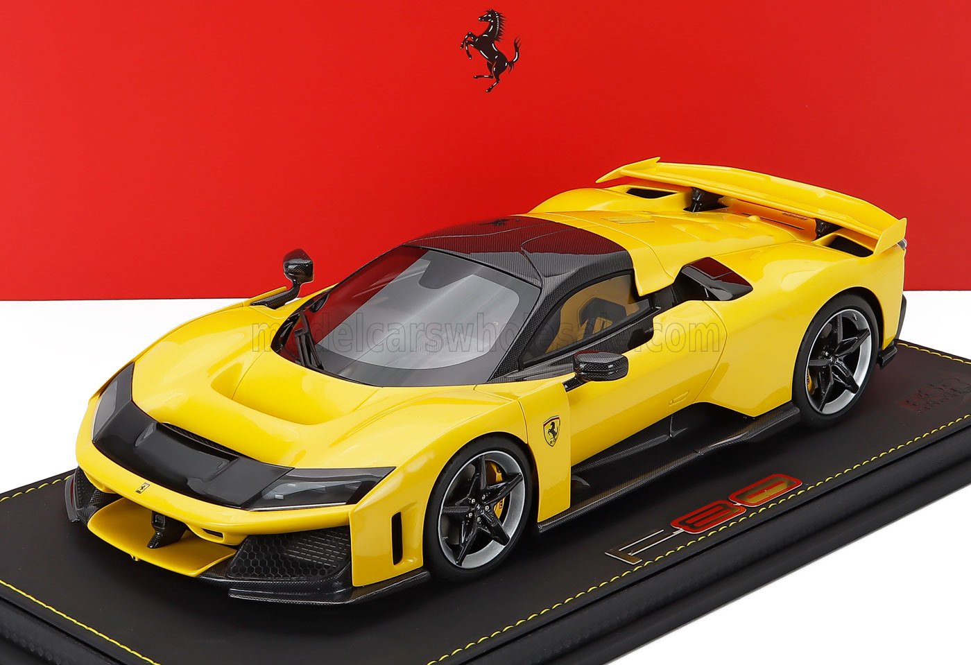 1:18 FERRARI F80 (2024) - Carbon Rims -With Showcase, Giallo Modena - Yellow Black - P18253B1-VET