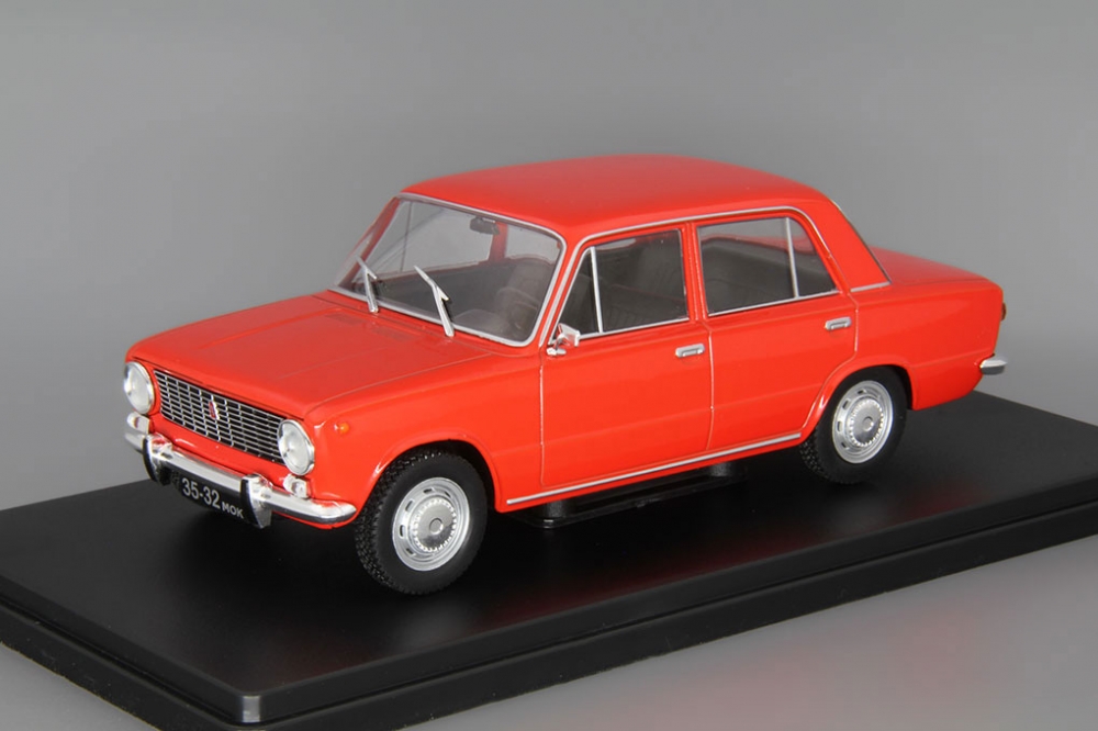 1:24 Волжский автомобиль 2101, Легендарные советские автомобили 4, красный - LSA004