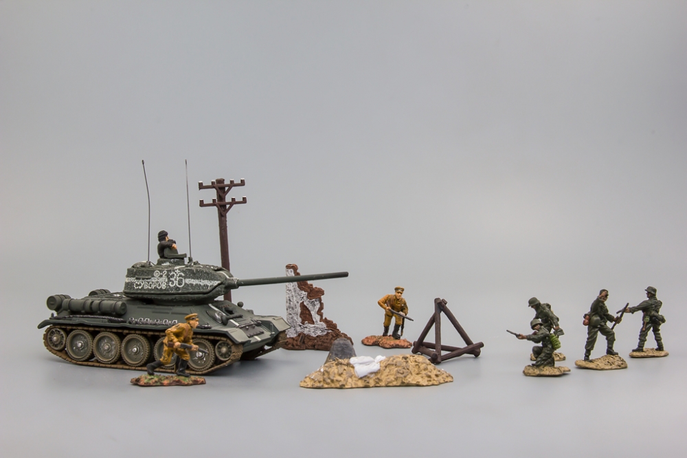 1:72 Диорама Советский танк Т-34/85 и набор солдатиков (Восточный Фронт, 1945) - 85518