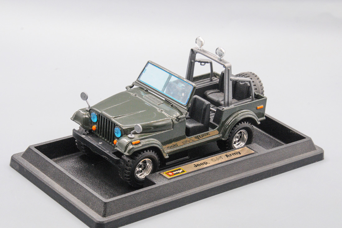 1:24 Jeep CJ-7 Army - 18-22033