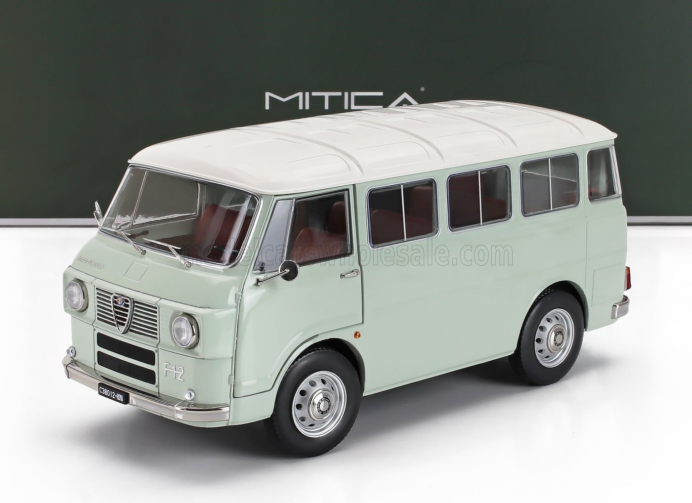1:18 ALFA ROMEO F-12 Minibus 1-series (1967), Very Light Green Ivory - Acqua Di Fonte - 200062-D