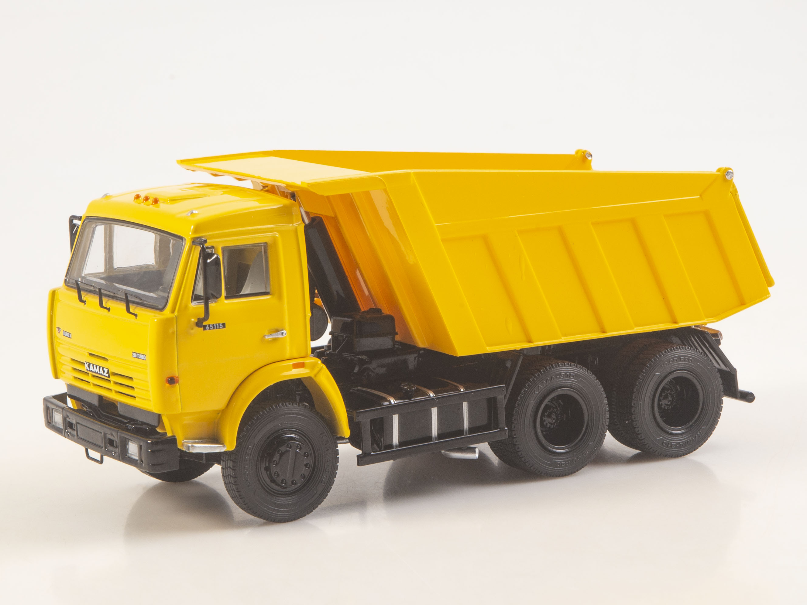 1:43 КАМАЗ-65115, желтый - SSM1656