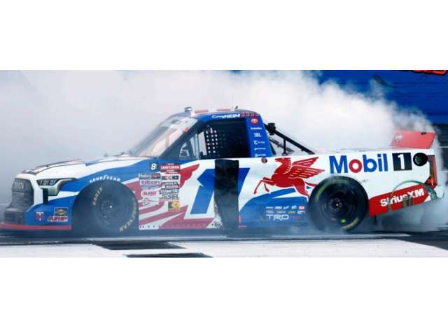 1:24 TOYOTA Tundra #11 Corey Heim *Mobile1*, white/blue/red 2025 - W112524MB1CIM