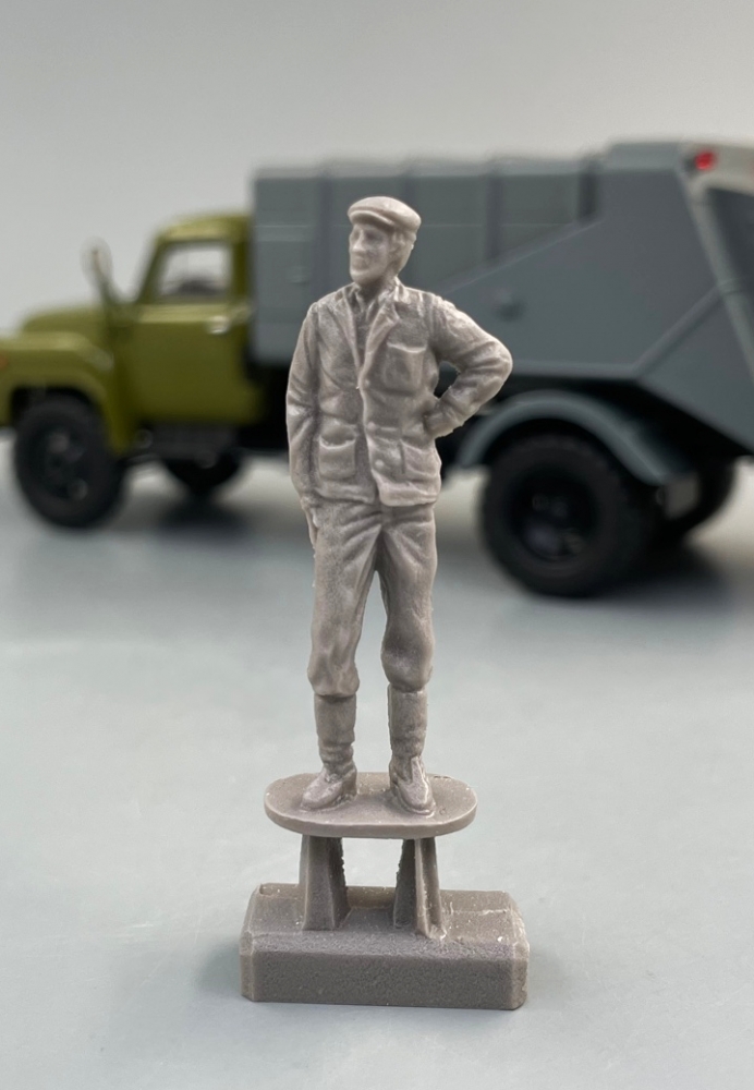 1:43 Фигурка 'Водитель СССР #2' - AVA43002