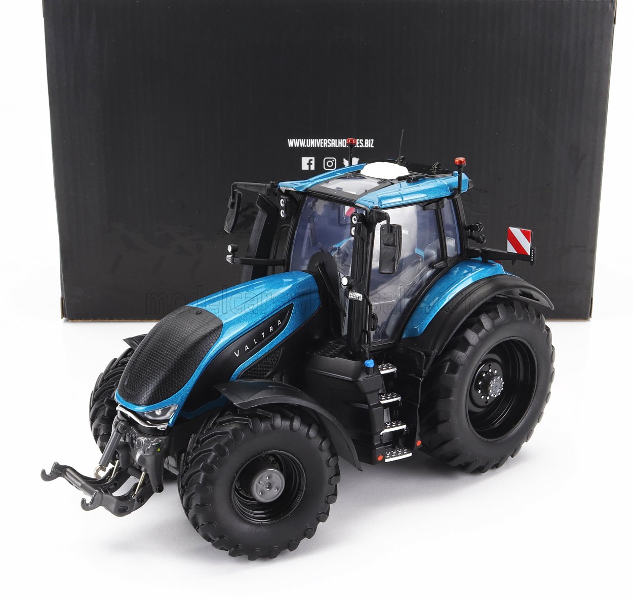 1:32 VALTRA S416 Tractor (2022), Turquoise Black - UH6652