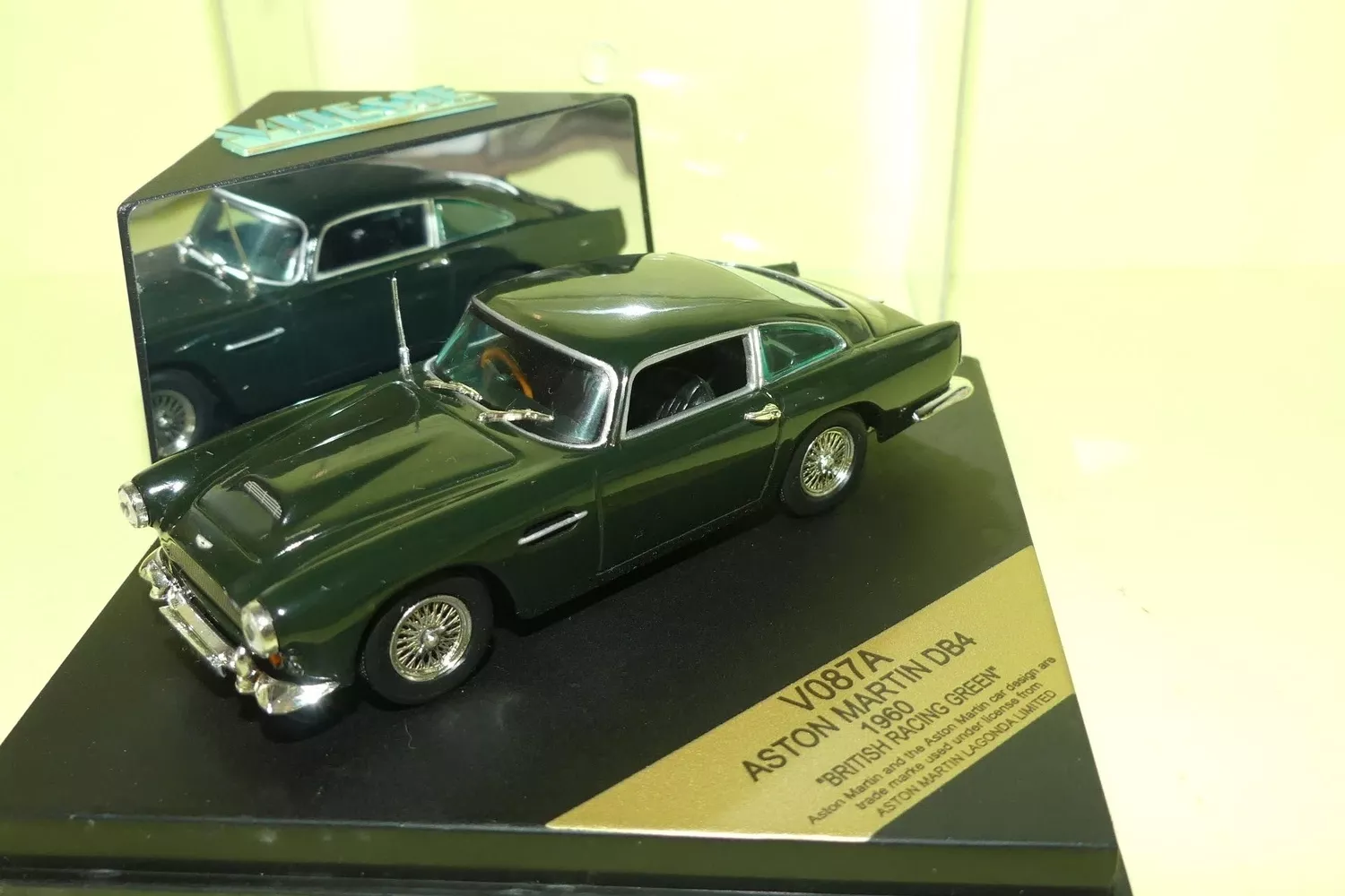 1:43 ASTON MARTIN DB4 (1960), dark green - V087A