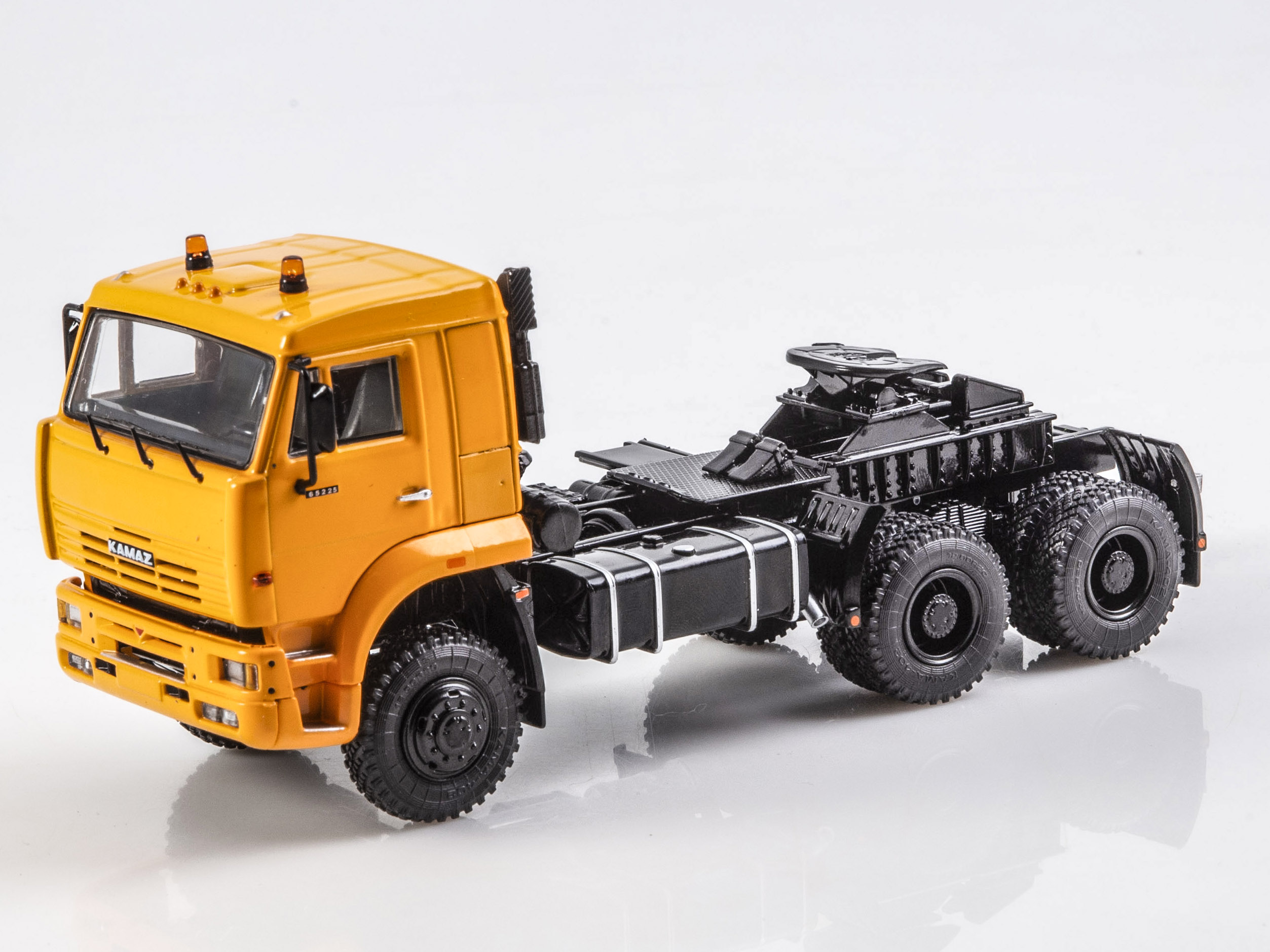 1:43 Камский-65225 седельный тягач, желтый - SSM1606